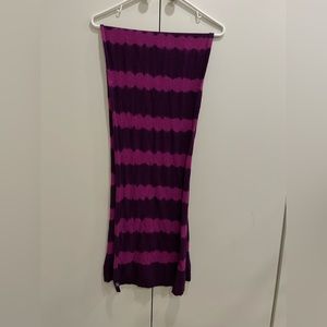 Eddie Bauer scarf in a deep plum and lighter plum  shade of purple.